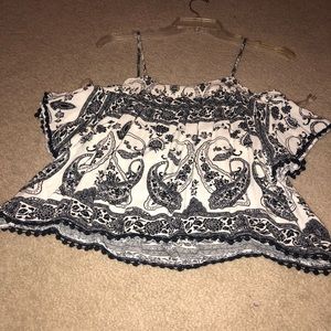 black and white cold shoulders crop top
